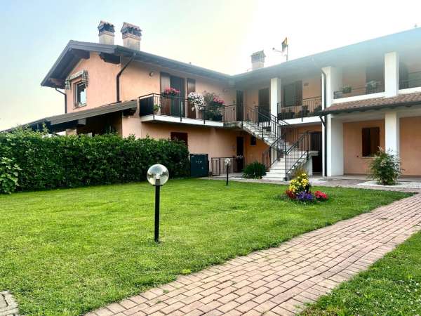 Foto Appartamento in vendita a Desenzano Del Garda