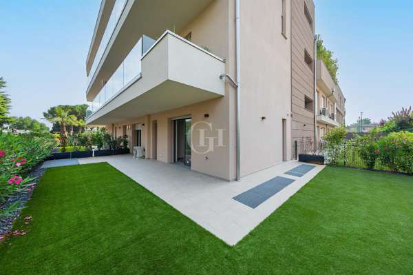 Foto Appartamento in vendita a Desenzano Del Garda
