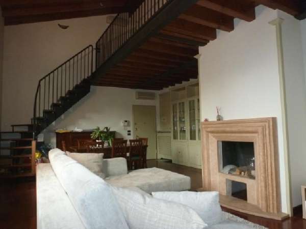 Foto Appartamento in Vendita a Desenzano del Garda