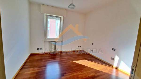 Foto Appartamento in Vendita a Desenzano del Garda Desenzano del Garda
