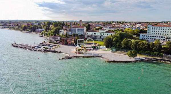 Foto Appartamento in Vendita a Desenzano del Garda Rivoltella del Garda