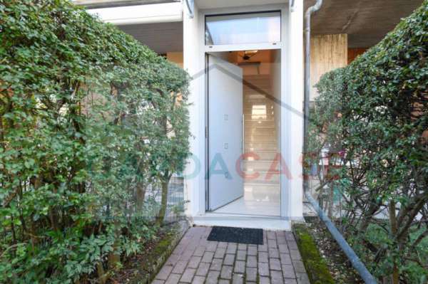 Foto Appartamento in Vendita a Desenzano del Garda Rivoltella del Garda