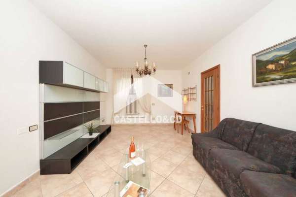 Foto Appartamento in Vendita a Desenzano del Garda via delle rive