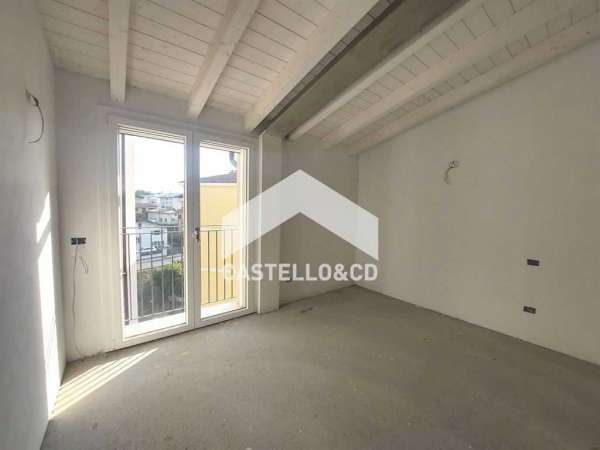 Foto Appartamento in Vendita a Desenzano del Garda VIALE MARCONI