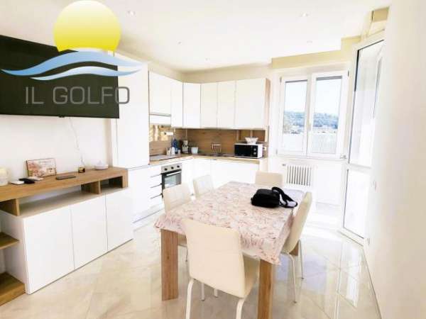 Foto Appartamento in vendita a Diano Castello - 2 locali 68mq