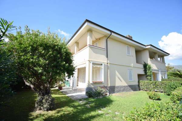 Foto Appartamento in vendita a Diano Castello