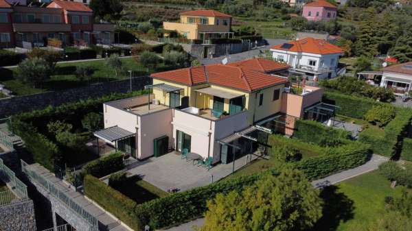 Foto Appartamento in vendita a Diano Castello