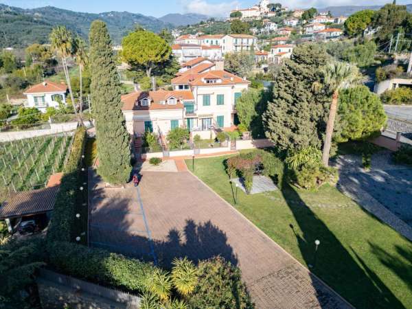 Foto Appartamento in vendita a Diano Castello