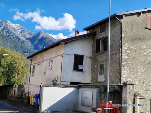 Foto Appartamento in Vendita a Edolo Via G. Sora