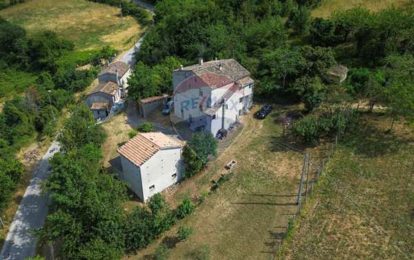 Foto Appartamento in vendita a Fabriano