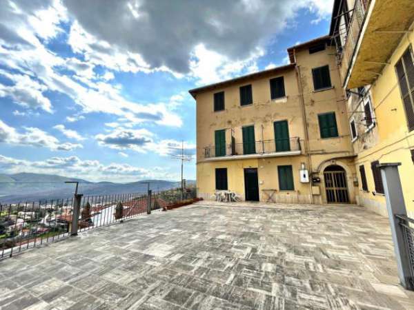 Foto Appartamento in vendita a Fiuggi - 5 locali 140mq