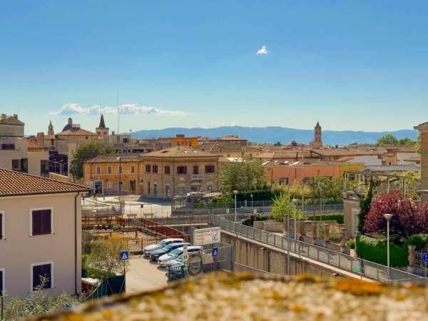 Foto Appartamento in vendita a Foligno