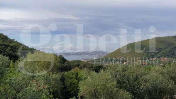 Foto Appartamento in vendita a Formia - 5 locali 120mq