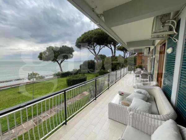 Foto Appartamento in vendita a Formia - 6 locali 200mq