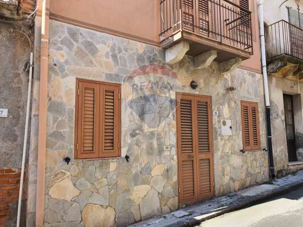 Foto Appartamento in vendita a Furci Siculo