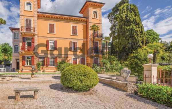 Foto Appartamento in Vendita a Gardone Riviera Gardone Sotto