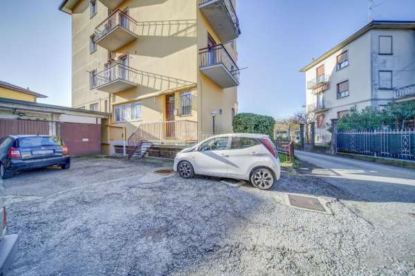 Foto Appartamento in vendita a Gazzada Schianno