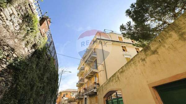Foto Appartamento in vendita a Genova
