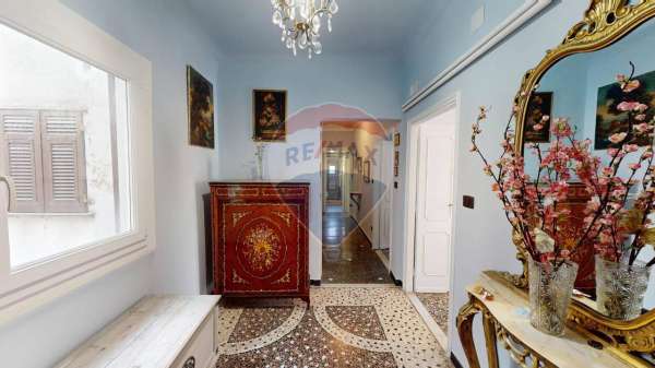 Foto Appartamento in vendita a Genova