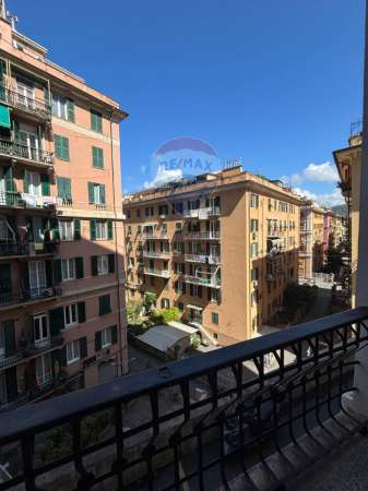 Foto Appartamento in vendita a Genova