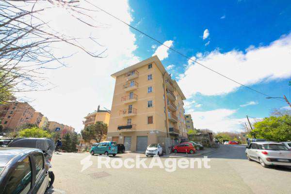 Foto Appartamento in vendita a Genova