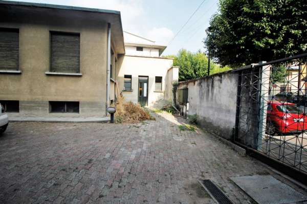 Foto Appartamento in vendita a Gorla Minore