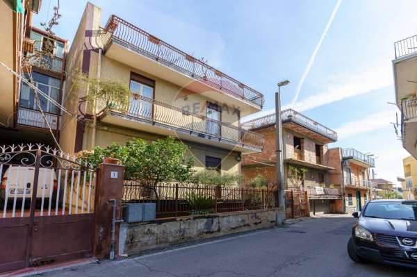 Foto Appartamento in vendita a Gravina Di Catania
