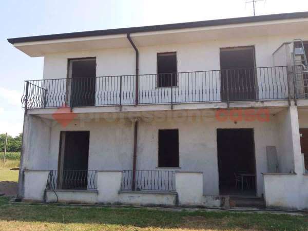 Foto Appartamento in Vendita a Inveruno