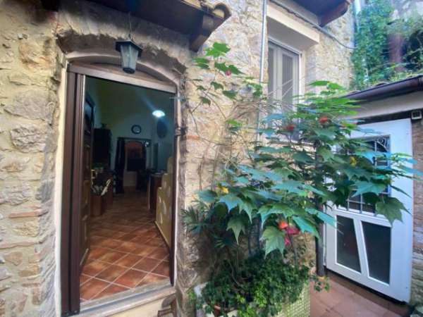 Foto Appartamento in vendita a Itri - 4 locali 140mq