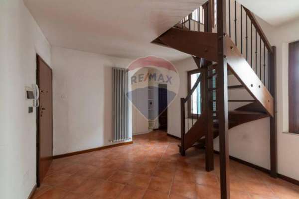 Foto Appartamento in vendita a Jesi - 8 locali 170mq