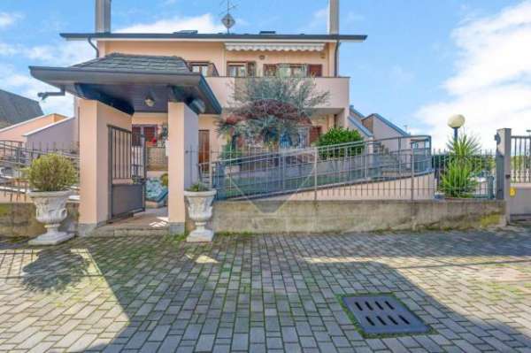 Foto Appartamento in vendita a Lainate - 3 locali 107mq