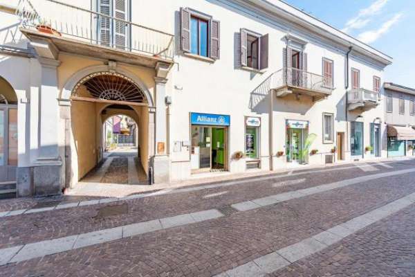 Foto Appartamento in vendita a Lainate - 4 locali 162mq