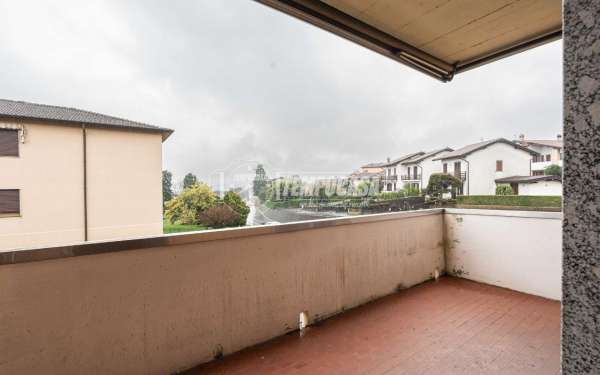 Foto Appartamento in vendita a Lambrugo
