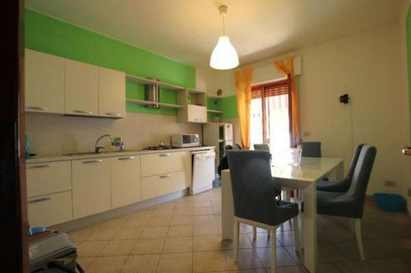 Foto Appartamento in vendita a Lido di Camaiore - Camaiore 90 mq  Rif: 1279783