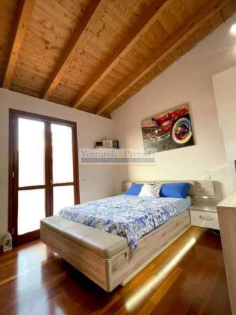 Foto Appartamento in Vendita a Lonato del Garda Lonato - Centro