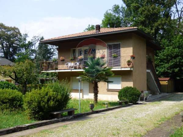 Foto Appartamento in vendita a Luino