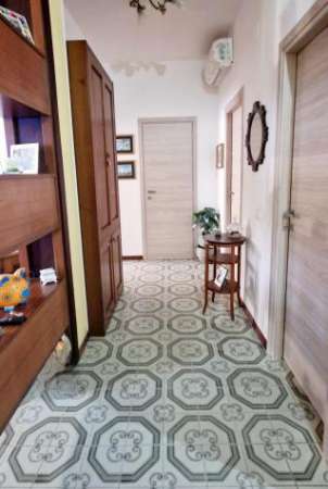 Foto Appartamento in vendita a Marina di Carrara - Carrara 100 mq  Rif: 1313463