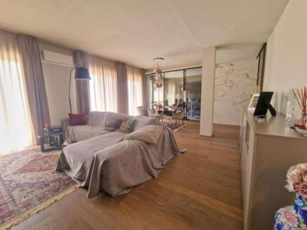 Foto Appartamento in vendita a Marina di Carrara - Carrara 140 mq  Rif: 1326266