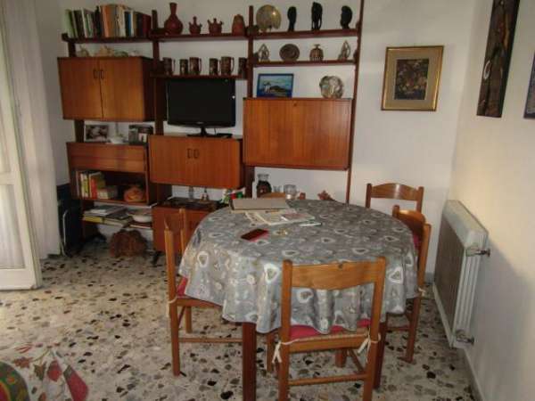 Foto Appartamento in vendita a Marina di Carrara - Carrara 70 mq  Rif: 1277906
