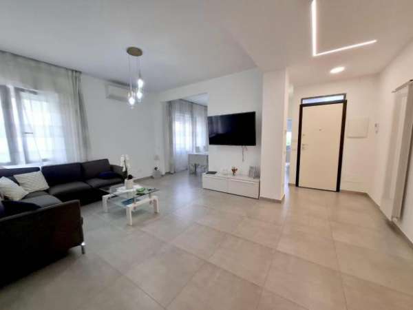 Foto Appartamento in vendita a Marina di Carrara - Carrara 85 mq  Rif: 1333845