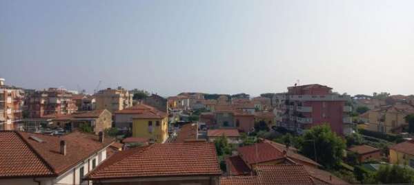 Foto Appartamento in vendita a Marina di Carrara - Carrara 98 mq  Rif: 1330575
