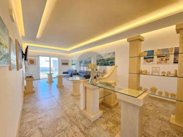Foto Appartamento in vendita a Martano - 5 locali 172mq