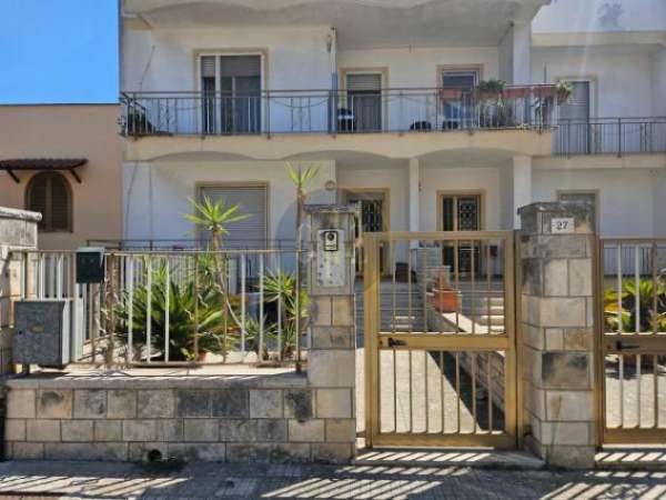 Foto Appartamento in vendita a Martano - 5 locali 174mq