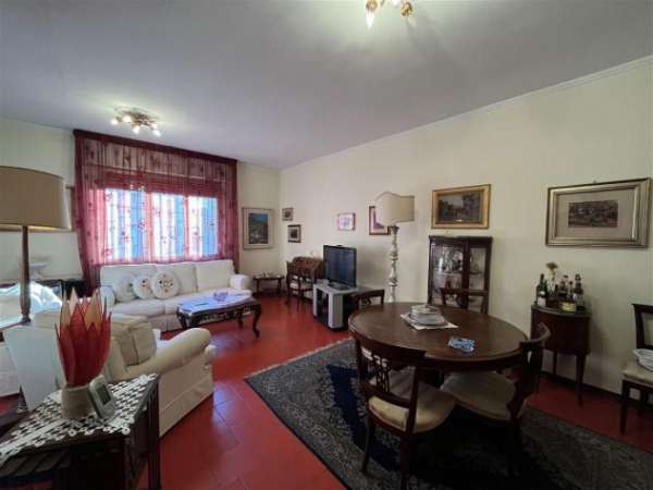 Foto Appartamento in vendita a Massa 90 mq  Rif: 1090433