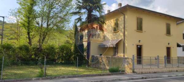 Foto Appartamento in vendita a Mercato Saraceno - 7 locali 172mq