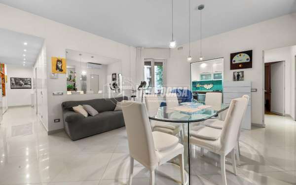 Foto Appartamento in vendita a Milano