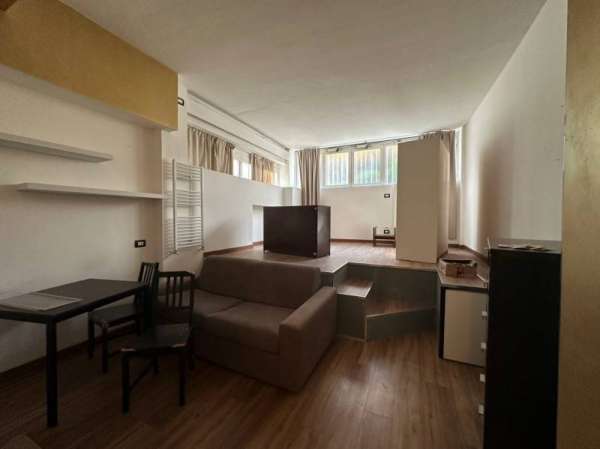 Foto Appartamento in Vendita a Milano Affori