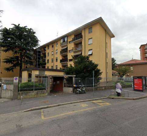 Foto Appartamento in Vendita a Milano Via delle Forze Armate,  329