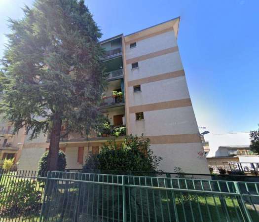 Foto Appartamento in Vendita a Milano Via Luigi Angeloni,  33