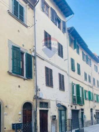 Foto Appartamento in vendita a Montevarchi - 4 locali 119mq